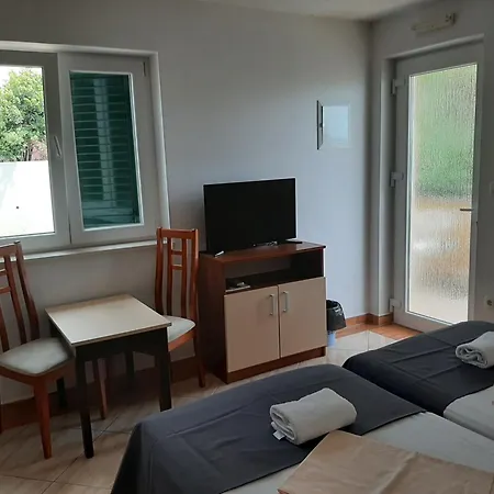 Villa Penava, Private Beach, Pool And 7Min To Trogir-3